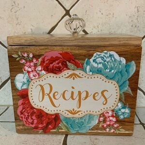 The Pioneer Woman Wooden Recipe Box with Floral Design Crystal Knob Retired
